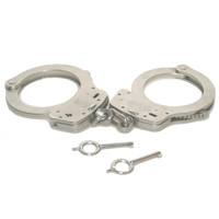 

Smith & Wesson 100 Nickel Chain-Linked Hand Cuffs